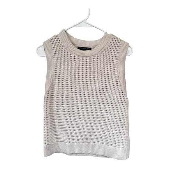 Banana Republic Tops - Banana Republic Textured Sleeveless Top - Cream